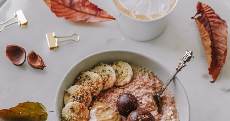 Raw Carrot Cake Oats – das perfekte schnelle Herbstfrühstück